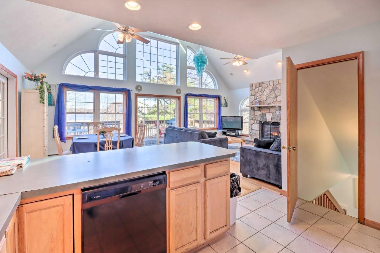 Lakefront With Deck, 7 Mi To Boulder Mountain! Holiday home