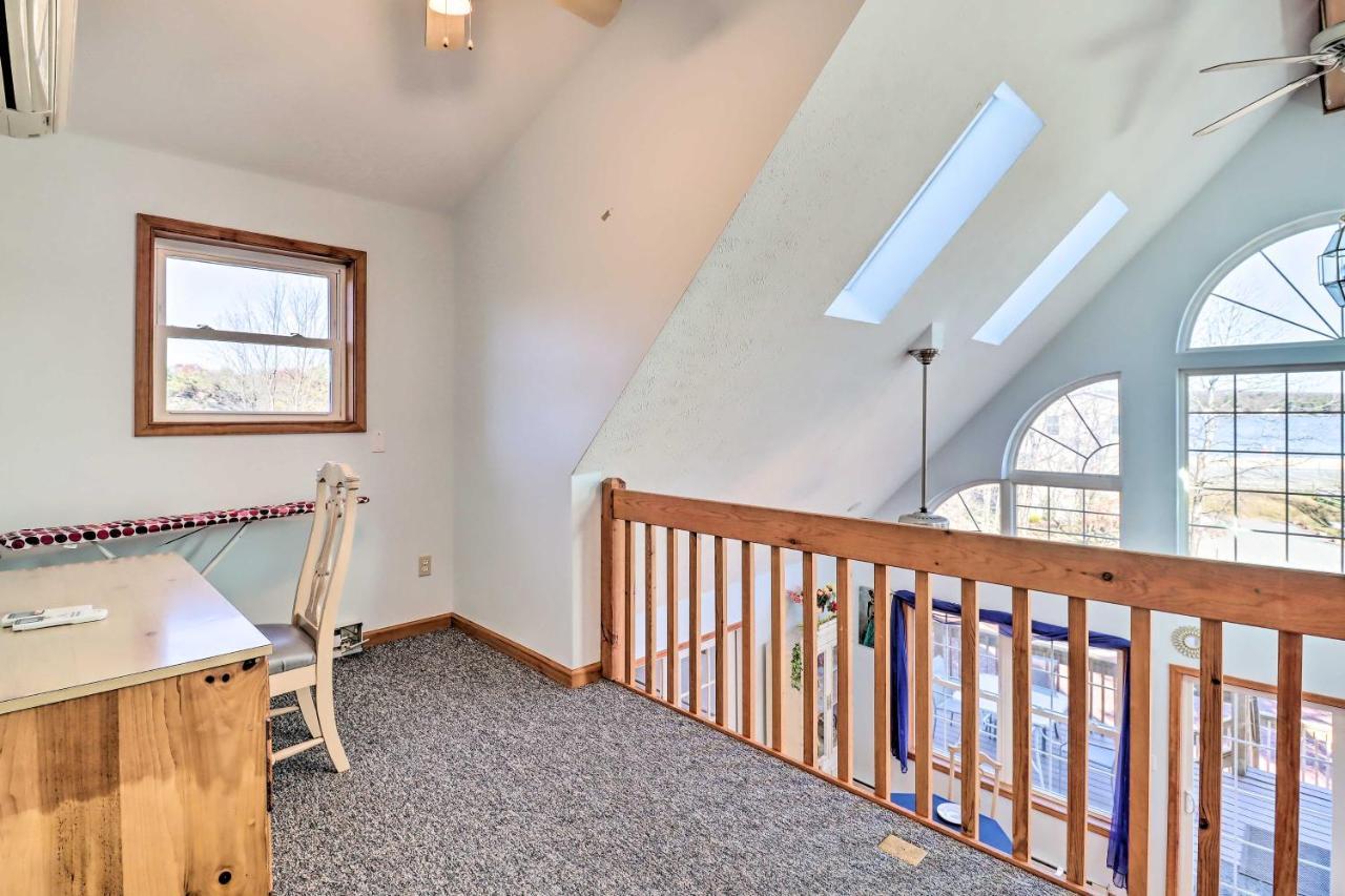 Lakefront With Deck, 7 Mi To Boulder Mountain! Albrightsville